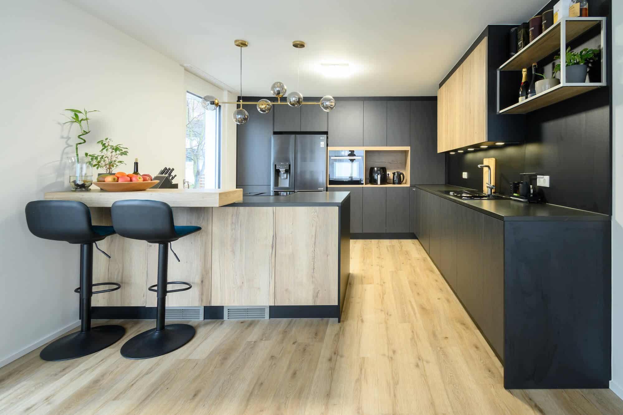 Küchenhalle Winnenden L-Küche Inselküche Design mit Sitz Tresen