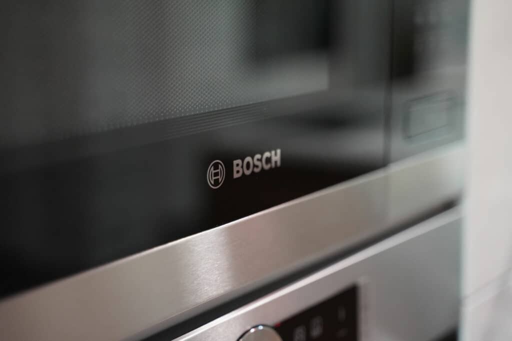 Bosch-Elektrogeräte-hochwertiger-Backofen-und-Mikrowelle