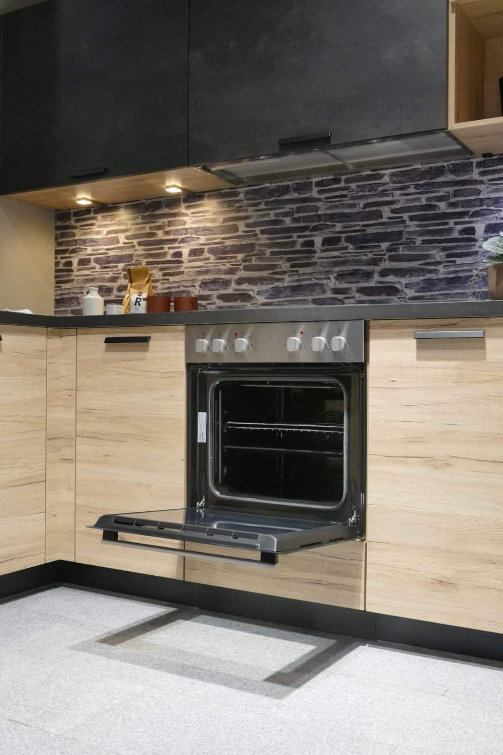 Nobilia L-Küche mit Holz Fronten und Geschirrspüler